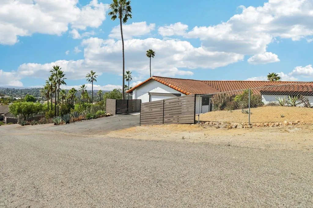 https://cdn.realtyfeed.com/cdn/127/306711597/231065f561b8027201543e48ae7ae804.webp
