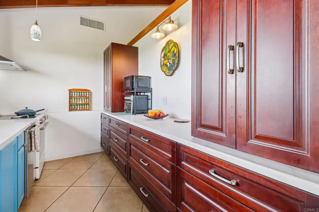 https://cdn.realtyfeed.com/cdn/127/306711597/33e0983b01479e631fbed42fac3548dd.webp
