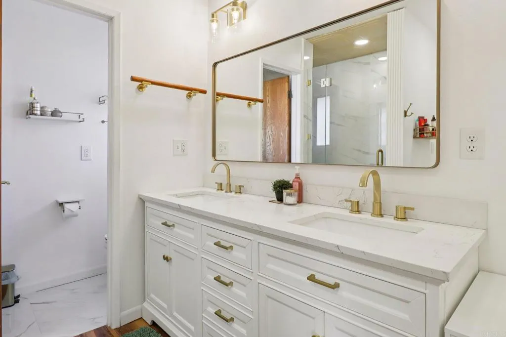 https://cdn.realtyfeed.com/cdn/127/306711597/366439c9d1cd51415f2c494cfd945874.webp