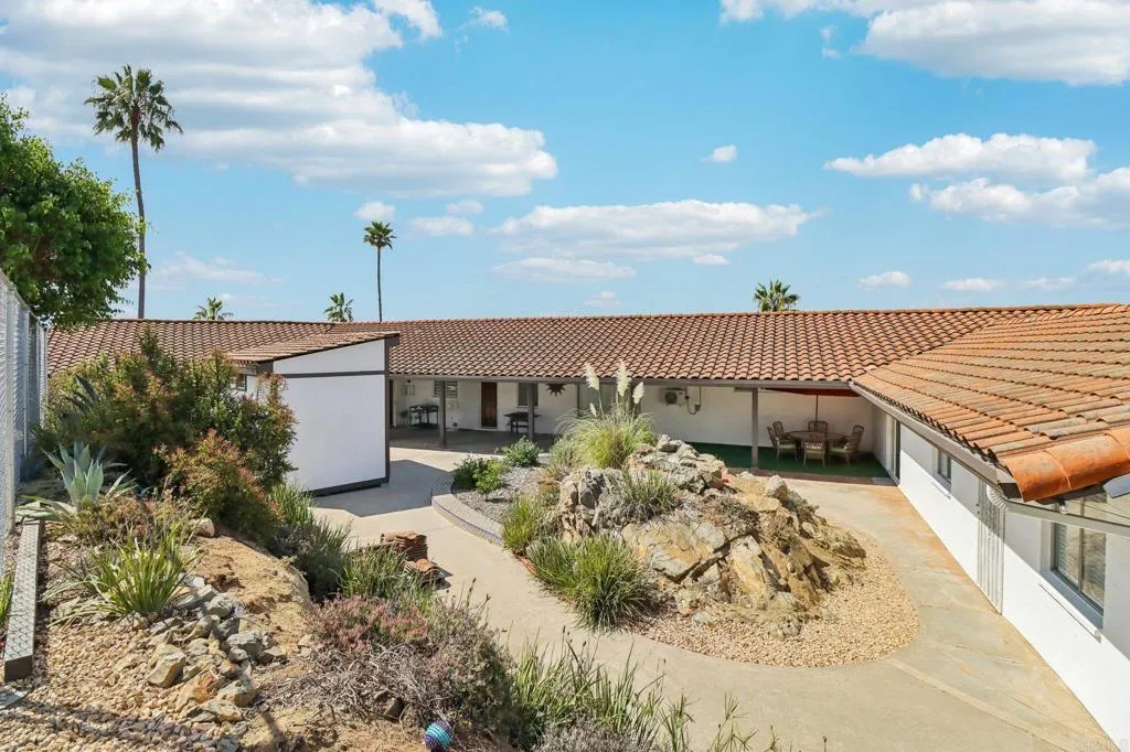 https://cdn.realtyfeed.com/cdn/127/306711597/68280f7ec5b2f3875e08a425ae866ca9.webp