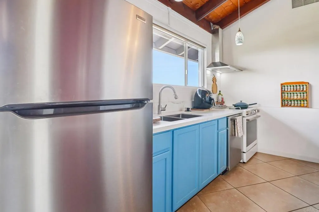 https://cdn.realtyfeed.com/cdn/127/306711597/bf5e2d2bceff57618d1febe0dc01926d.webp