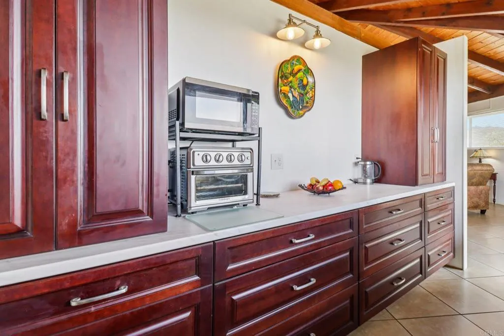 https://cdn.realtyfeed.com/cdn/127/306711597/c5ddff1ab9c243c36ad2bf65879b7c6b.webp