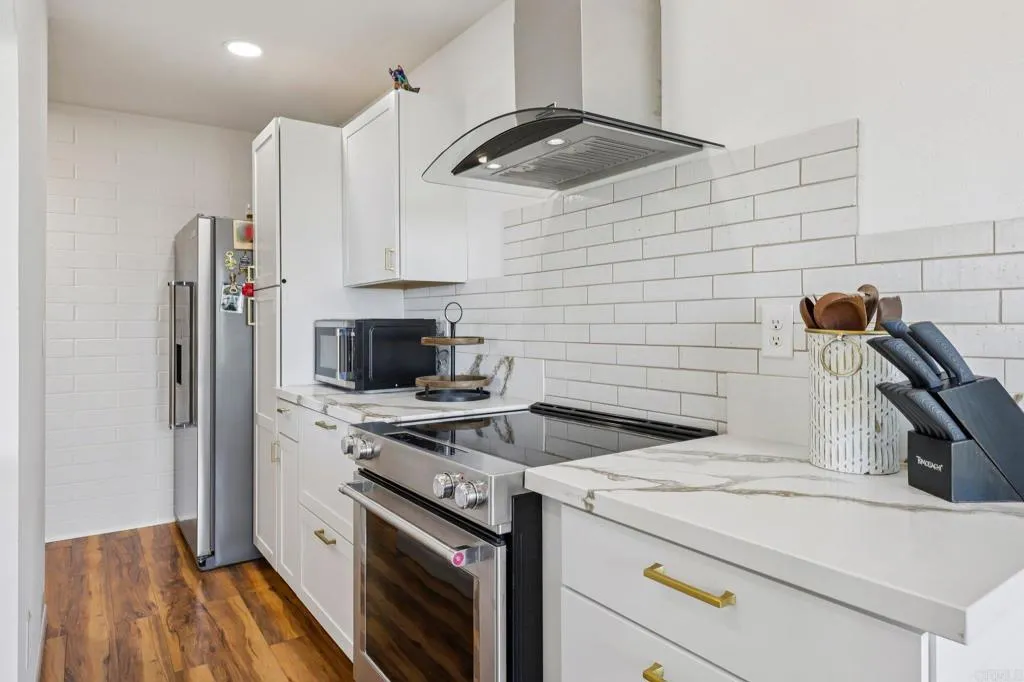 https://cdn.realtyfeed.com/cdn/127/306711597/d662ed721f8b50e2183780402c6923b0.webp