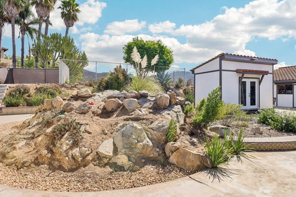 https://cdn.realtyfeed.com/cdn/127/306711597/de1677ce4850acd058cfeb4bcbe265ad.webp