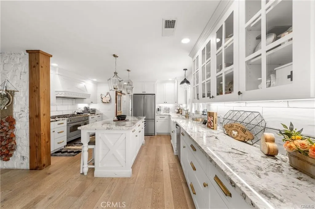 https://cdn.realtyfeed.com/cdn/127/306711604/925c616140e2ff1cd43e87adcd53a68d.webp
