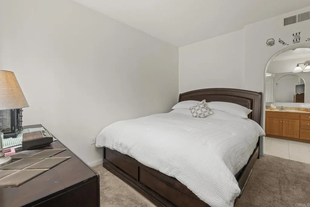 https://cdn.realtyfeed.com/cdn/127/306711690/2c04f1bf7b2300dd96ee3ea6fffa79dc.webp