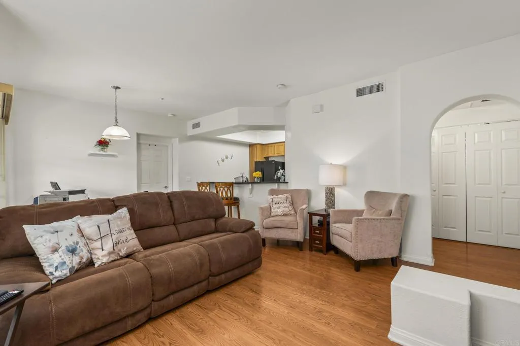 https://cdn.realtyfeed.com/cdn/127/306711690/313de79a12ad92fa0b518aae74bf33e5.webp