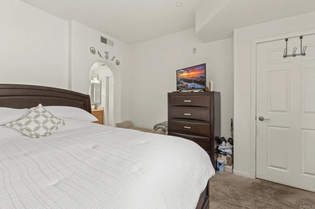 https://cdn.realtyfeed.com/cdn/127/306711690/485683ca2586c9008b0811f536f70883.webp
