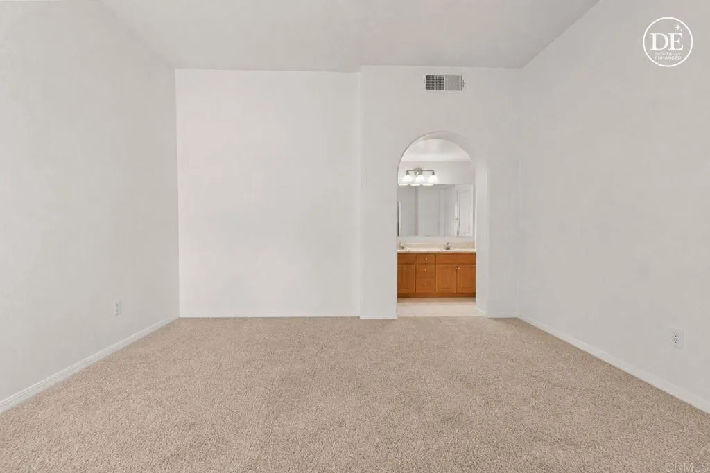 https://cdn.realtyfeed.com/cdn/127/306711690/de57b2f0bd16cc8e86afceaee4c0449b.webp