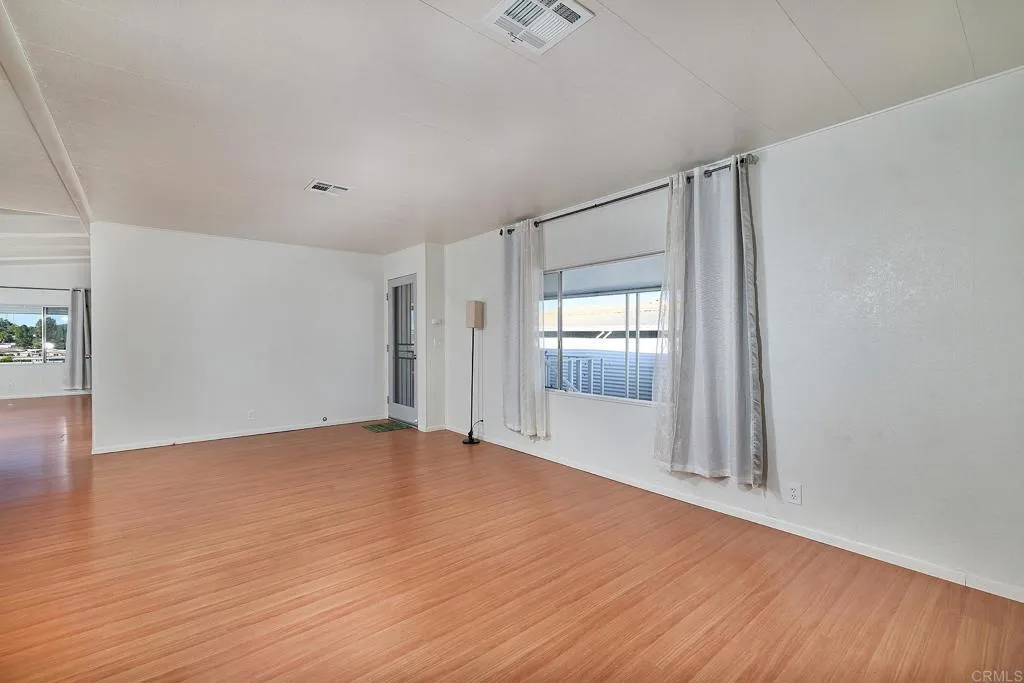 https://cdn.realtyfeed.com/cdn/127/306711702/8570eb5802d1dbae7dc023aec2466ab4.webp