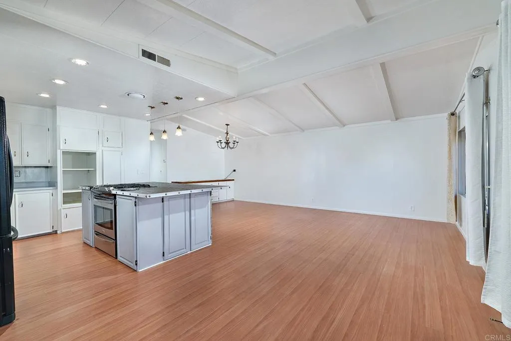 https://cdn.realtyfeed.com/cdn/127/306711702/bc246f68244a13330f26df856d0e9f1c.webp