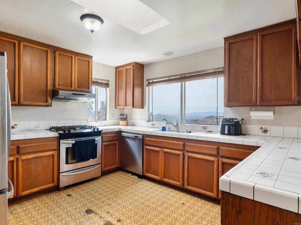 https://cdn.realtyfeed.com/cdn/127/306711742/388daf29ecc67c2deca5b6419f992501.webp