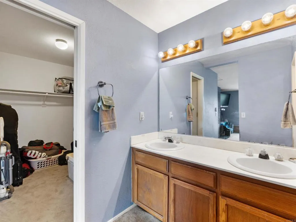 https://cdn.realtyfeed.com/cdn/127/306711742/8edfe80d33f59535ea5b64e0f0610bea.webp