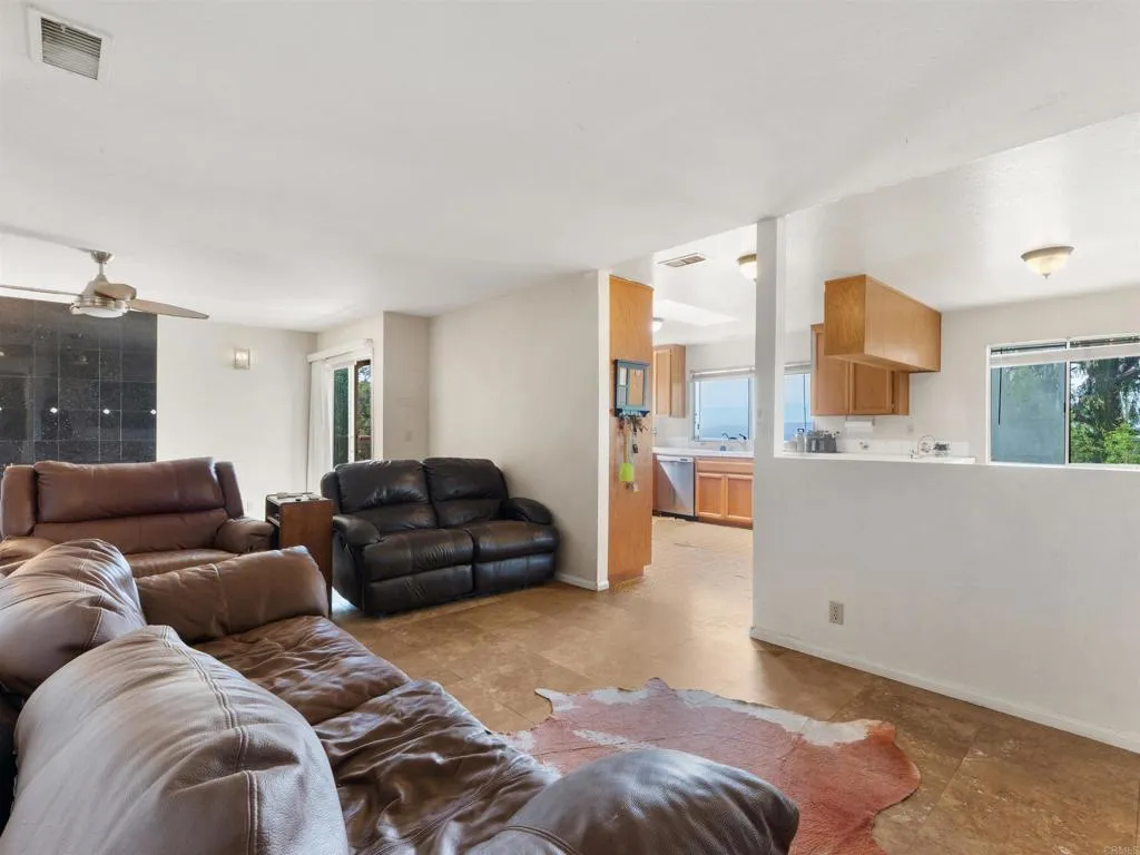 https://cdn.realtyfeed.com/cdn/127/306711742/cf7a7ddcdbb9b8b859da1f5667969fb3.webp