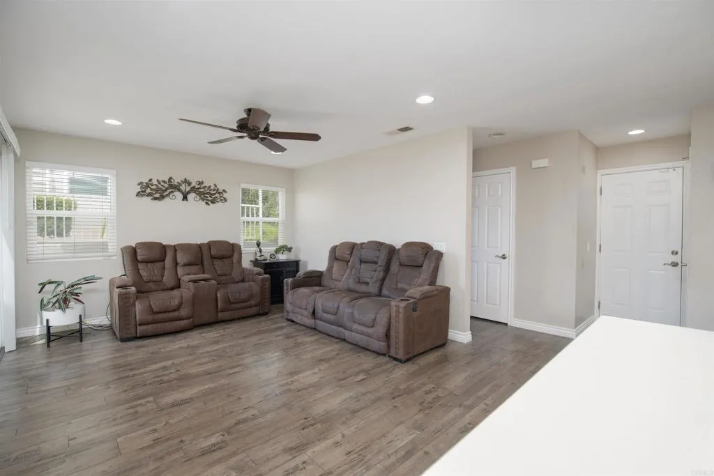 https://cdn.realtyfeed.com/cdn/127/306711765/1dc1f99950c214a00f59ea89244f6c80.webp