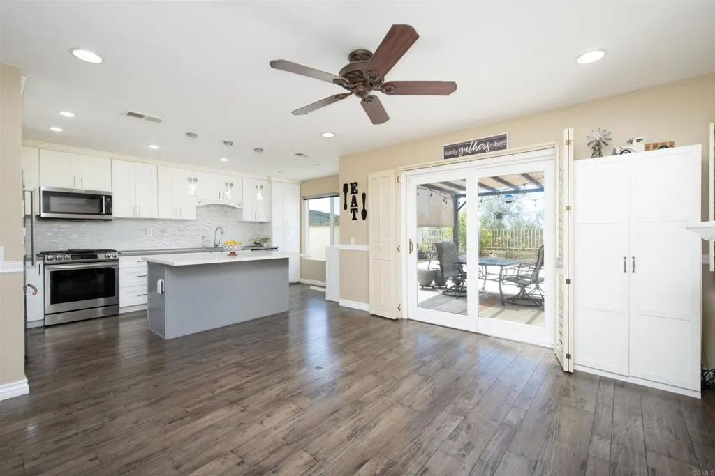 https://cdn.realtyfeed.com/cdn/127/306711765/b49669a6ede7e9dfb0e757d659b3a7c7.webp