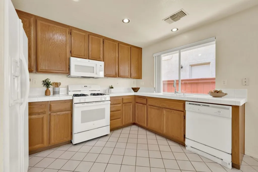 https://cdn.realtyfeed.com/cdn/127/306711829/50c769bce6b2088ba87a91d20d6b8e3e.webp