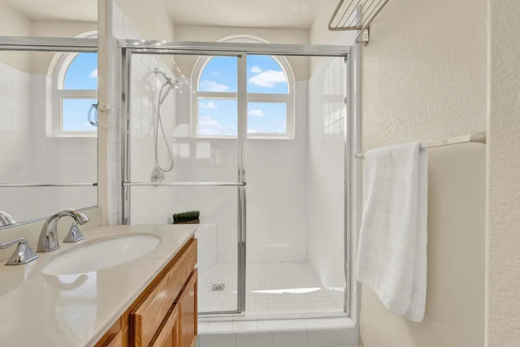 https://cdn.realtyfeed.com/cdn/127/306711829/dc57ed3ebc56b93f25e940b248f36d79.webp