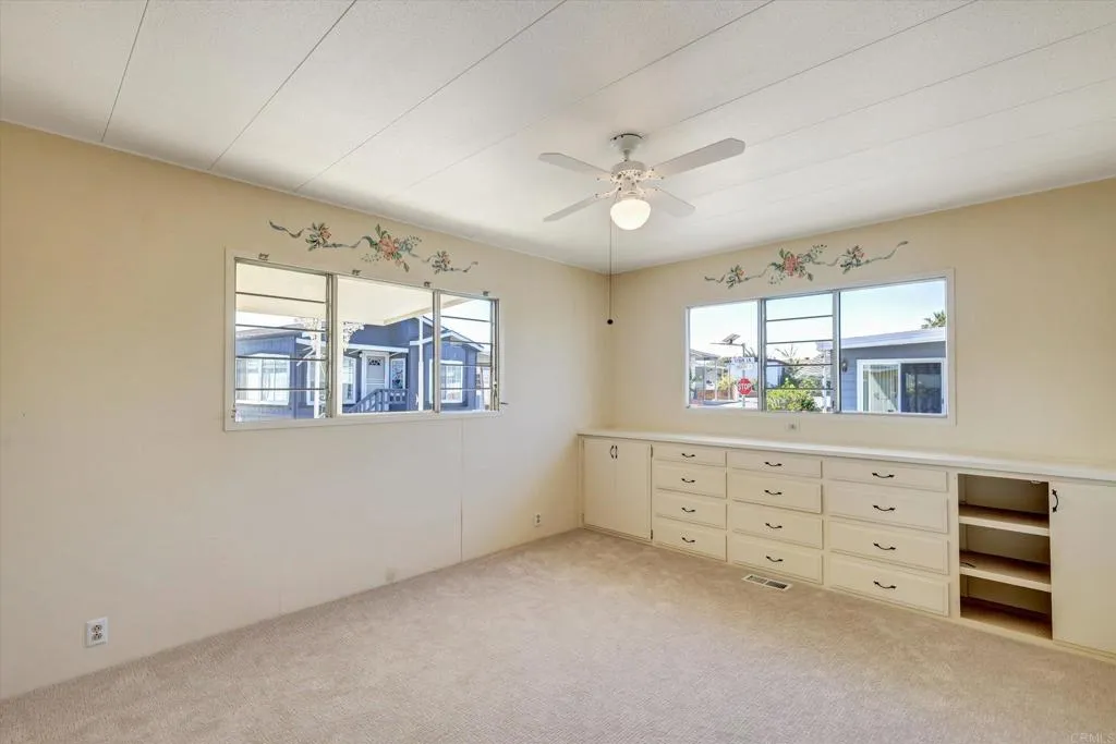 https://cdn.realtyfeed.com/cdn/127/306711901/0ee2e17064c84f1105fafeede39bd42a.webp