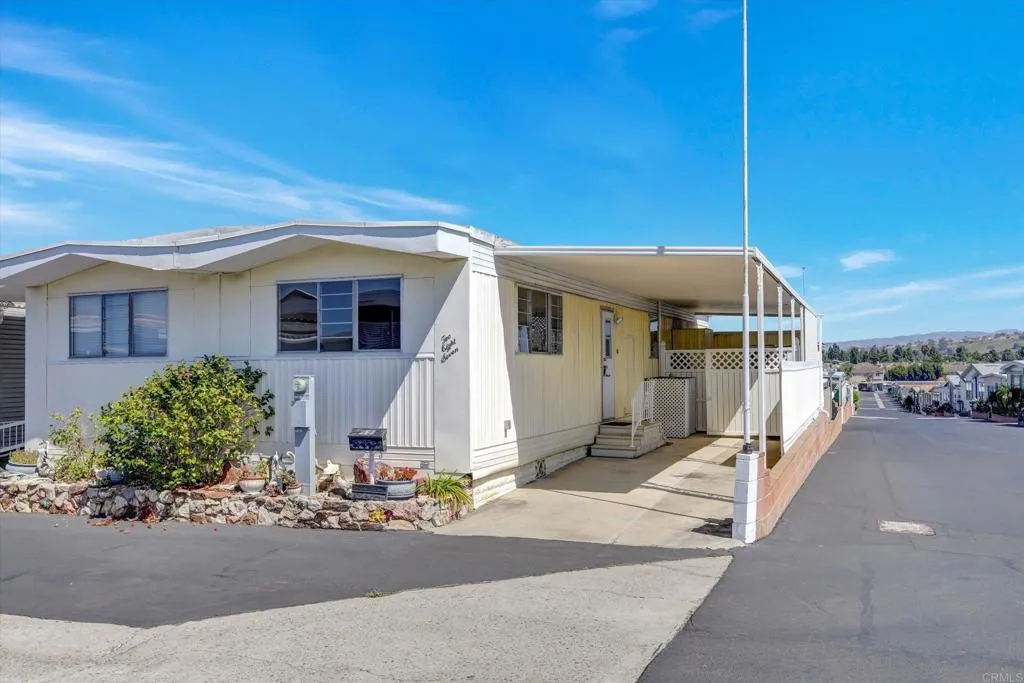 https://cdn.realtyfeed.com/cdn/127/306711901/4fa1467bf7e395acb864bab0f4f4bcbd.webp