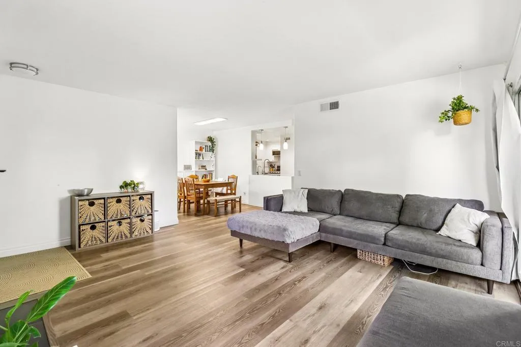 https://cdn.realtyfeed.com/cdn/127/306711943/732b03499f6fdb08fdafa1777bbf1a36.webp