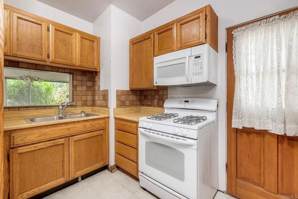 https://cdn.realtyfeed.com/cdn/127/306711957/90cea5251163a110acccf9d21dad65df.webp