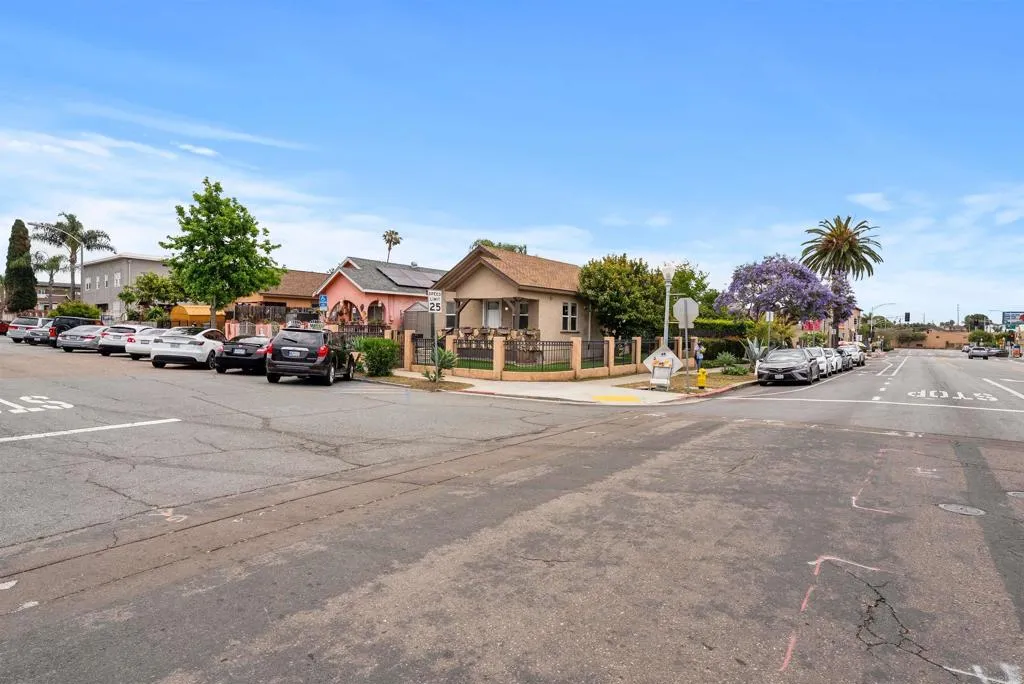 https://cdn.realtyfeed.com/cdn/127/306711972/60303a77700843b32b95a9e8a2ebaa99.webp