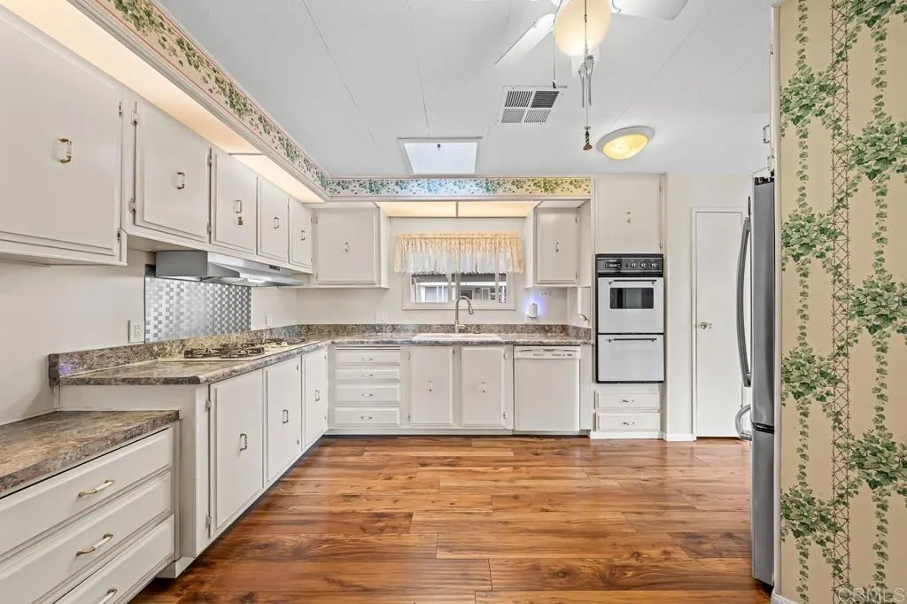 https://cdn.realtyfeed.com/cdn/127/306711993/34a3527729d9543684d6ce8f10248146.webp