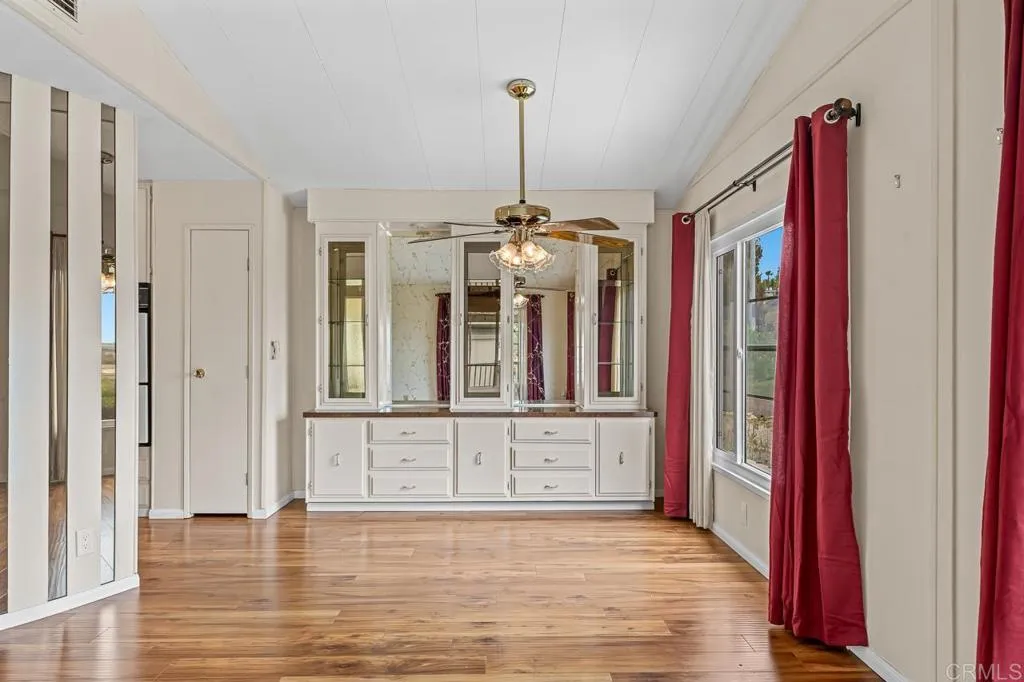 https://cdn.realtyfeed.com/cdn/127/306711993/4b53df7807470a712f82e57b0d61dabb.webp