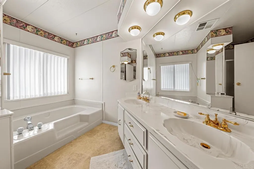 https://cdn.realtyfeed.com/cdn/127/306711993/67ec907810c146fa950c0e4cbed56a4b.webp