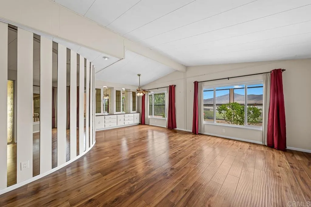 https://cdn.realtyfeed.com/cdn/127/306711993/8f1f20da9a9438506344de772b8632b6.webp