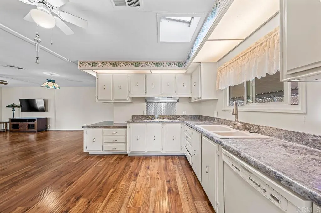 https://cdn.realtyfeed.com/cdn/127/306711993/9250fdc899f114e58809c3539003dacb.webp