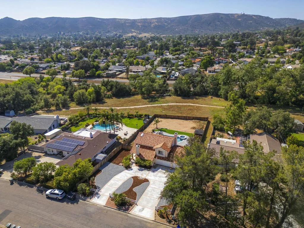 https://cdn.realtyfeed.com/cdn/127/306712004/1cd7f2e62feb4a1f3cd63bb785d9bd16.webp