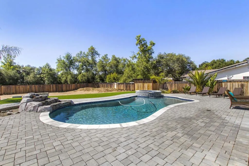 https://cdn.realtyfeed.com/cdn/127/306712004/2d201914187d7a739bbbfeb308f287ed.webp