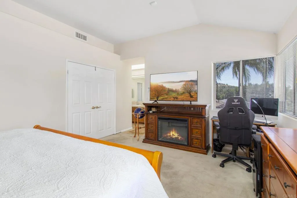https://cdn.realtyfeed.com/cdn/127/306712004/52dfea233ba6a13b2d38f356d30d5d30.webp