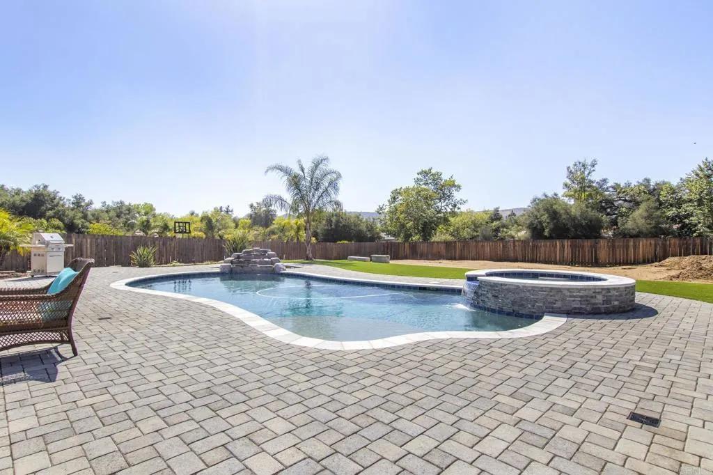 https://cdn.realtyfeed.com/cdn/127/306712004/95d1ce3c1e144a7ee1c0feaff12a62d4.webp