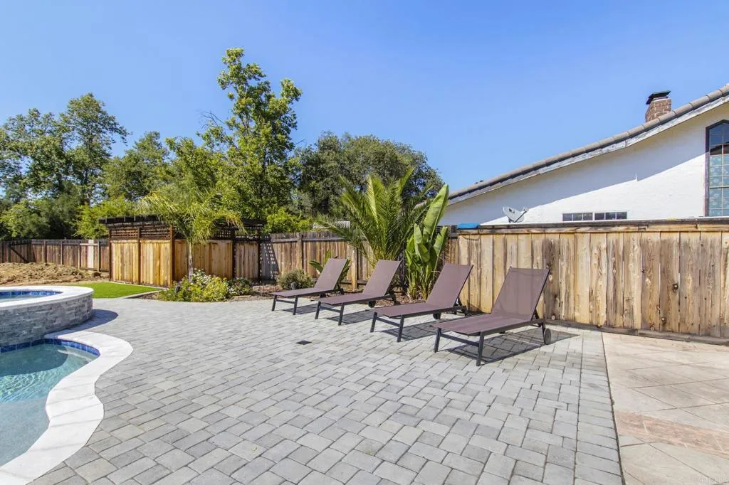 https://cdn.realtyfeed.com/cdn/127/306712004/cd9e3d272a06eac419687afe9f6791b1.webp