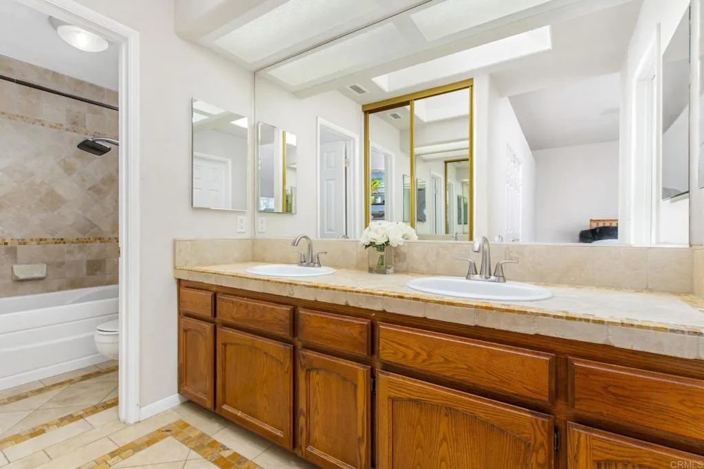 https://cdn.realtyfeed.com/cdn/127/306712004/e17ba28a13b348403c1f5156a7afa160.webp