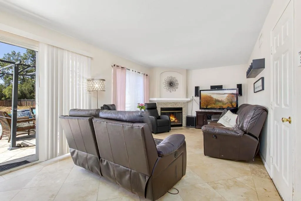 https://cdn.realtyfeed.com/cdn/127/306712004/e4ae6be8ccec4d26a51c74fc229d4f45.webp