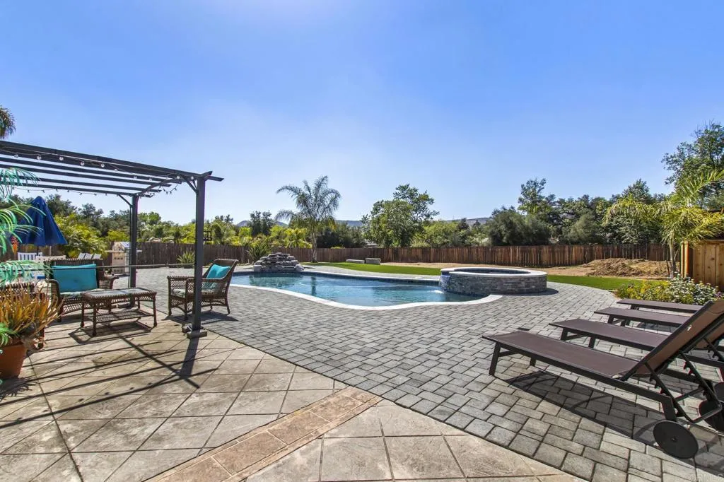 https://cdn.realtyfeed.com/cdn/127/306712004/f2c1a714a38e2921c740829dc9380a03.webp
