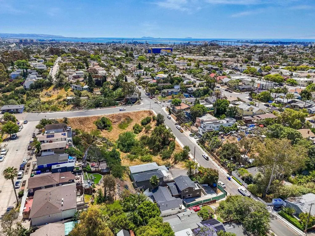 https://cdn.realtyfeed.com/cdn/127/306712012/68d2091d96e7e3b4a368f9f4441d6699.webp