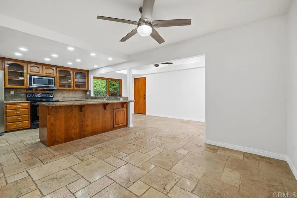 https://cdn.realtyfeed.com/cdn/127/306712029/08db8cbfc8d73c3733b92cbc95a8d1e6.webp
