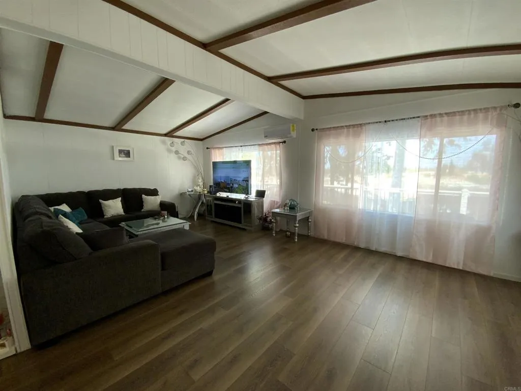 https://cdn.realtyfeed.com/cdn/127/306712062/2e5563cc9d769aa528e34beb52c8abfe.webp
