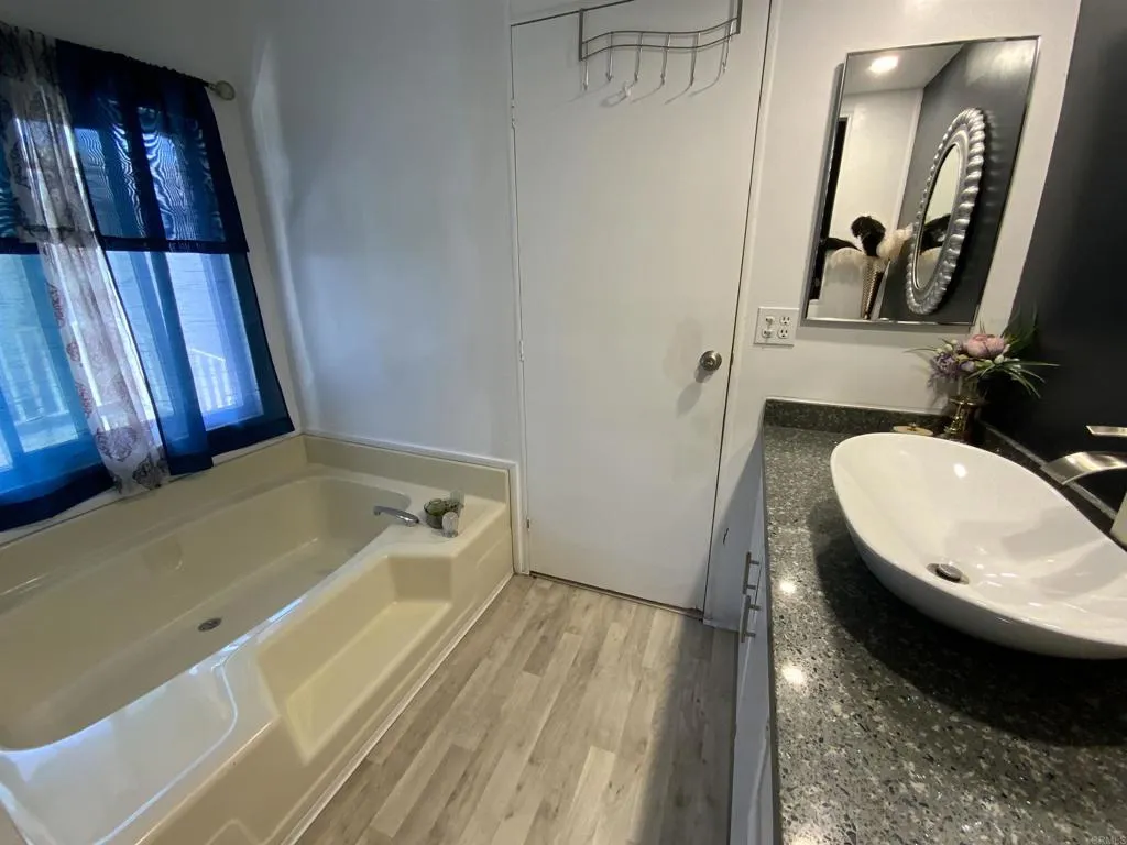 https://cdn.realtyfeed.com/cdn/127/306712062/3ef7ab9b24de491d585eea1aab33d631.webp
