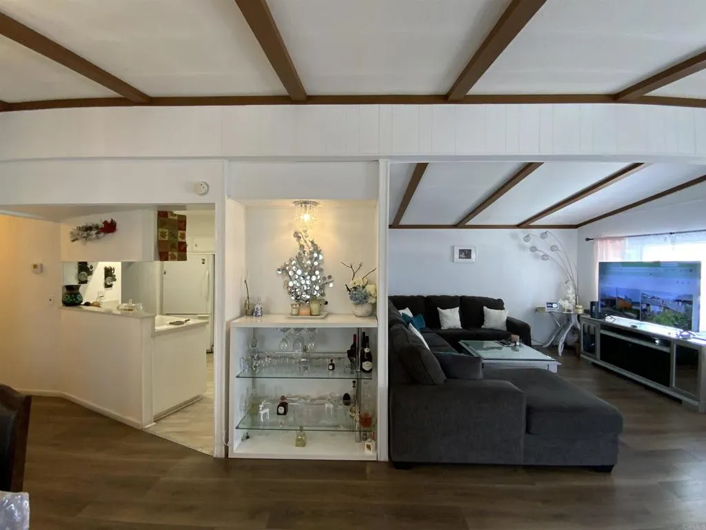 https://cdn.realtyfeed.com/cdn/127/306712062/93460baa7b2c29ac34416858f26ab50e.webp
