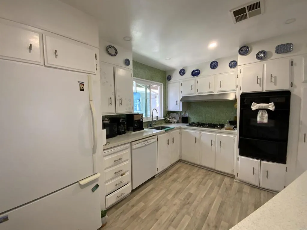 https://cdn.realtyfeed.com/cdn/127/306712062/f4e366cb63dece3da1a4933551f6f2cb.webp
