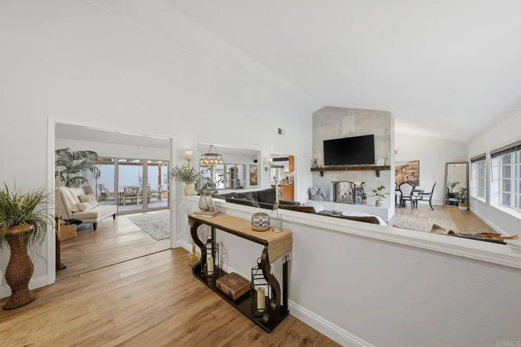 https://cdn.realtyfeed.com/cdn/127/306712075/5b6bf3fb5edeb2b05249de1d15917cf1.webp