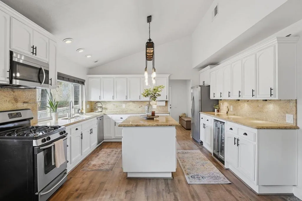 https://cdn.realtyfeed.com/cdn/127/306712075/6b05cd97c3fa393eb03690624358dafa.webp