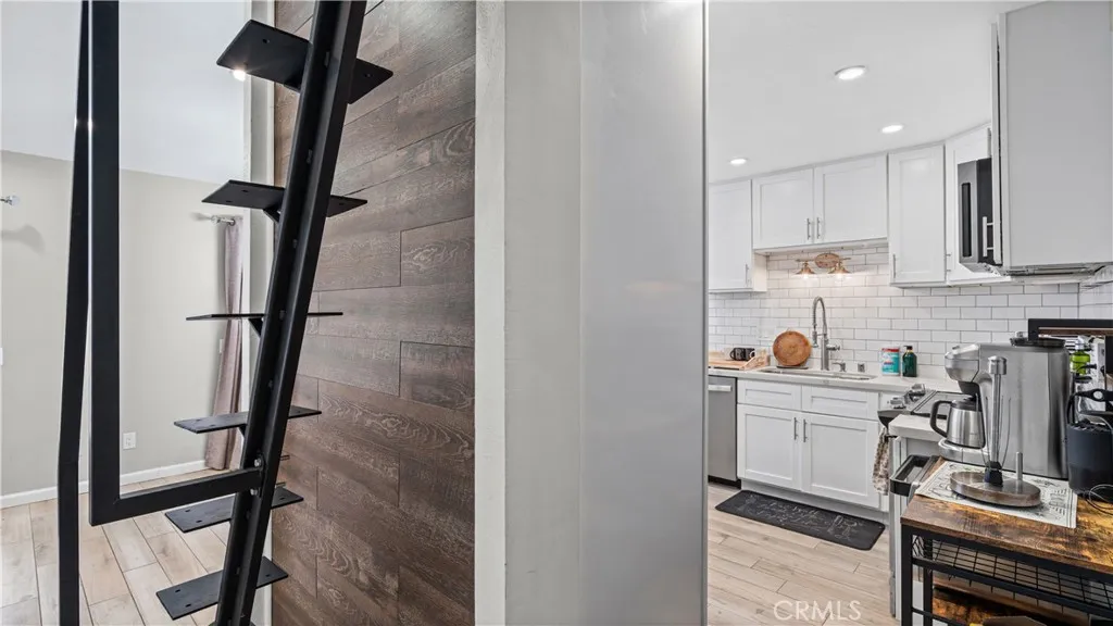 https://cdn.realtyfeed.com/cdn/127/306712119/65e4fb5759b499c413021475c11f30f6.webp