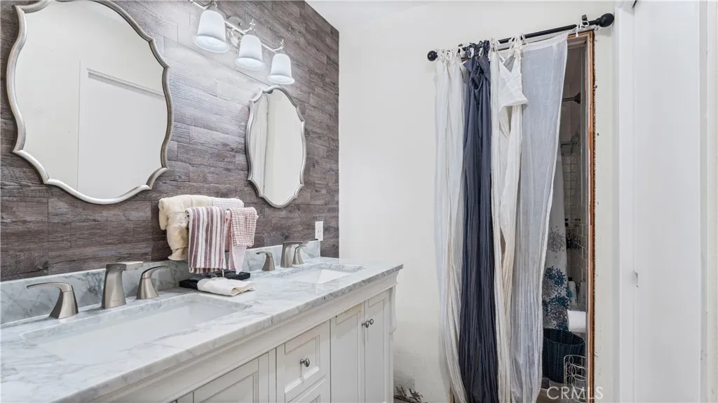 https://cdn.realtyfeed.com/cdn/127/306712119/952e7a9b26742ba150f1dd3b40c9b833.webp